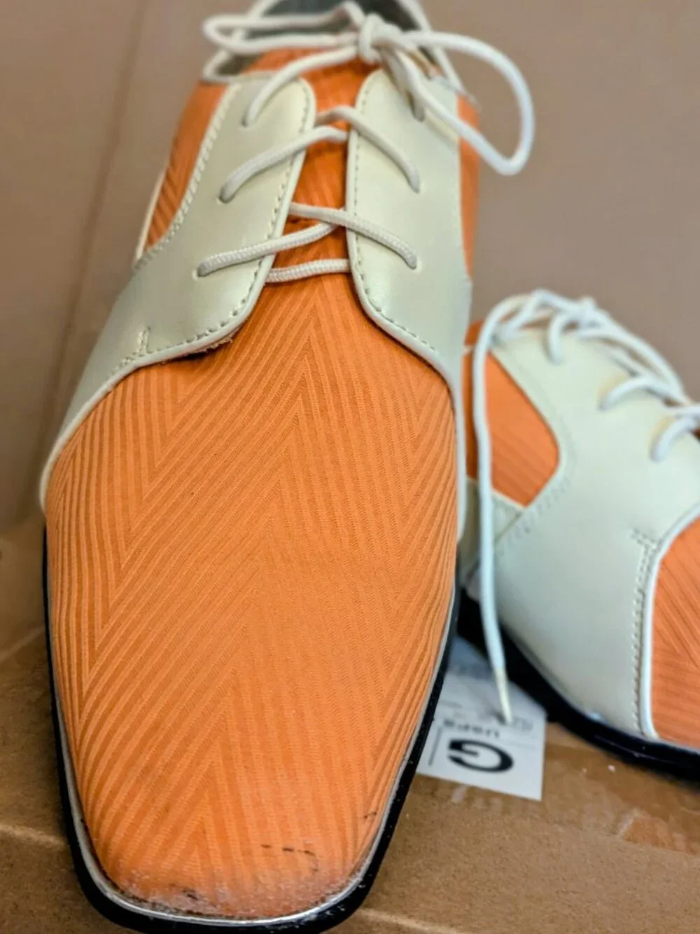 Club 440 Mens Shoes Size 9.5 Orange & Creme